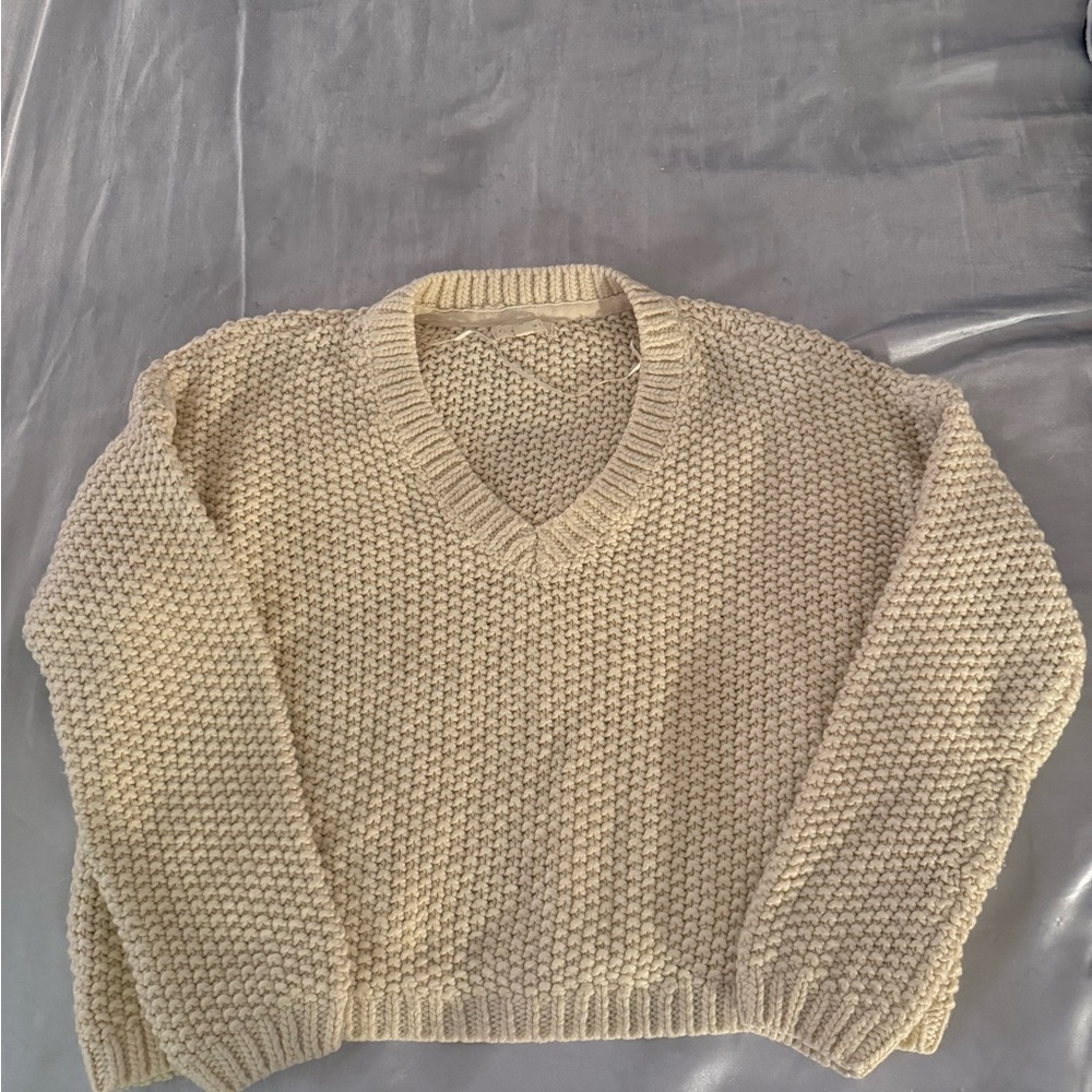 La Hearts Cream V-Neck Sweater